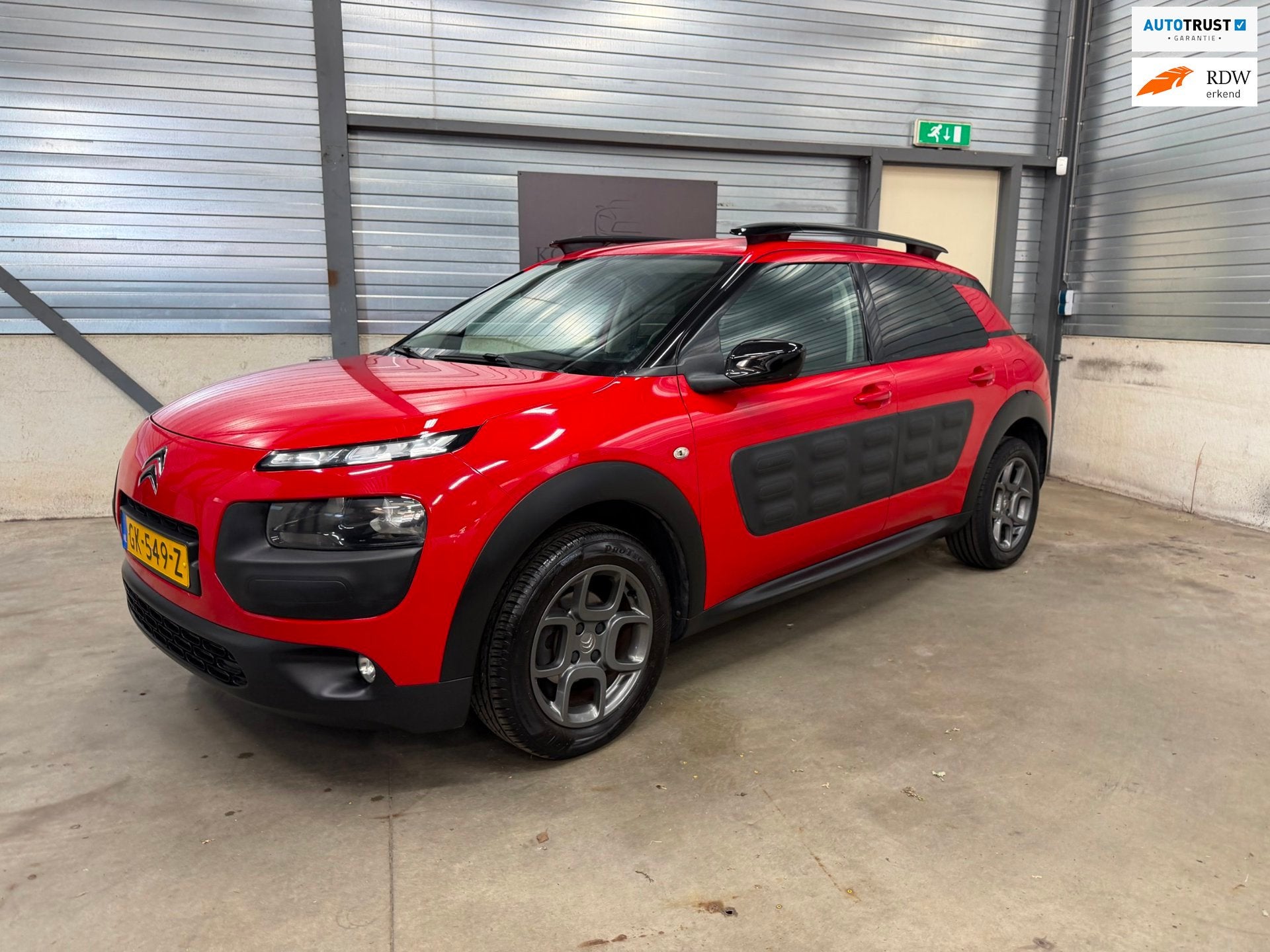 Citroen C4 Cactus 1.2 PureTech Shine trekhaak riem vervangen, Stof, 82 pk, 23 km/l, Origineel Nederlands