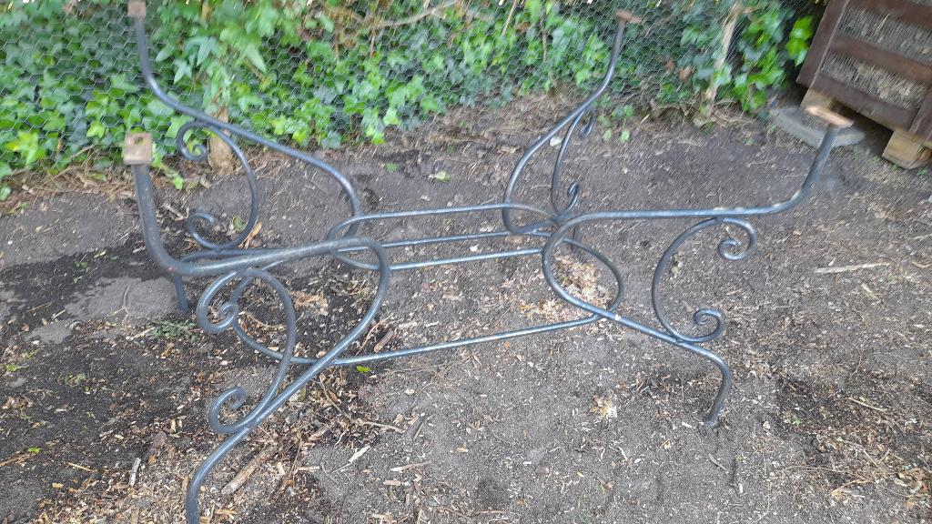 Tafel onderstel, Tuin en Terras, Tuintafels, Ophalen, Zo goed als nieuw, Rechthoekig, Metaal