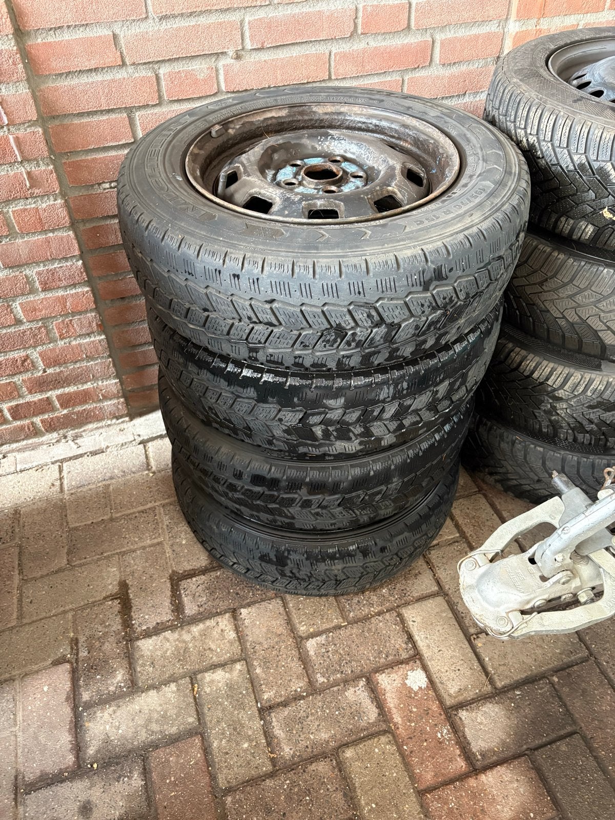 Atlas Snow-Ice winterbanden op stalen velgen 195/70 R15, Ophalen, Gebruikt, 15 inch, Banden en Velgen