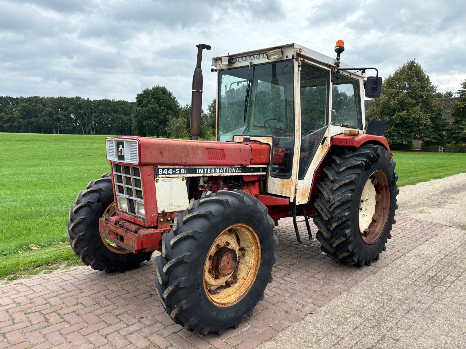 International 844-SB 4x4, Ophalen, Gebruikt, Tot 80 Pk, Case IH