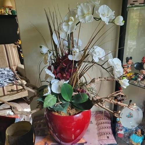 Groot bloemstuk met orchideeen in rode pot, Ophalen of Verzenden, Binnen