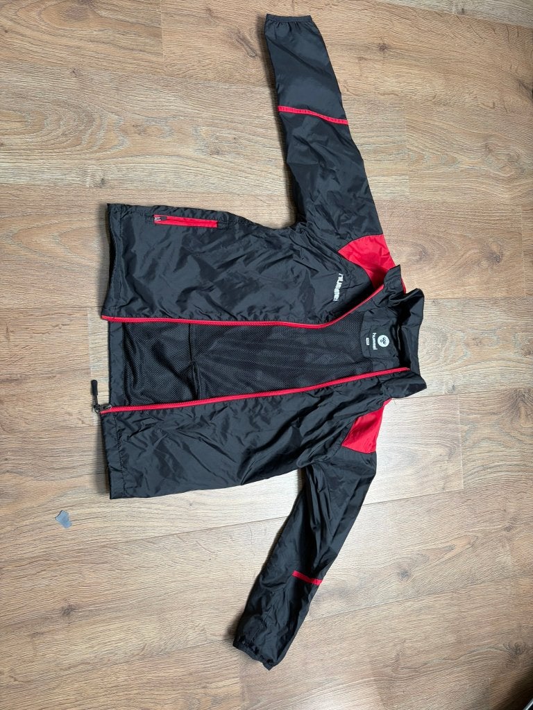 Hummel regenjas/sportjas maat 128, Ophalen of Verzenden, Gebruikt, Kleding