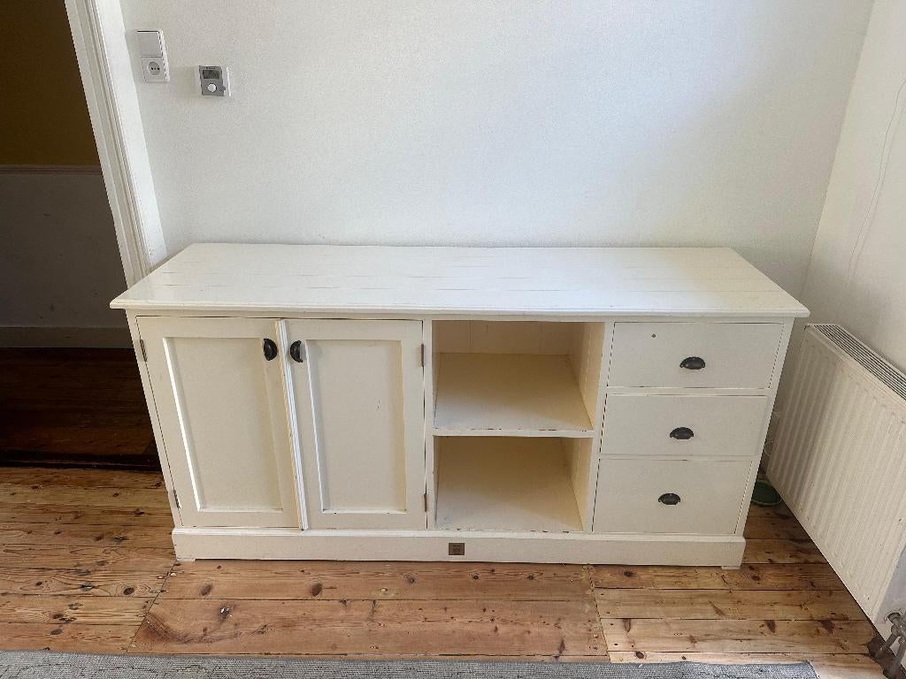 Riviera Maison lage kast, Huis en Inrichting, Ophalen, Gebruikt, 150 tot 200 cm, Met deur(en)