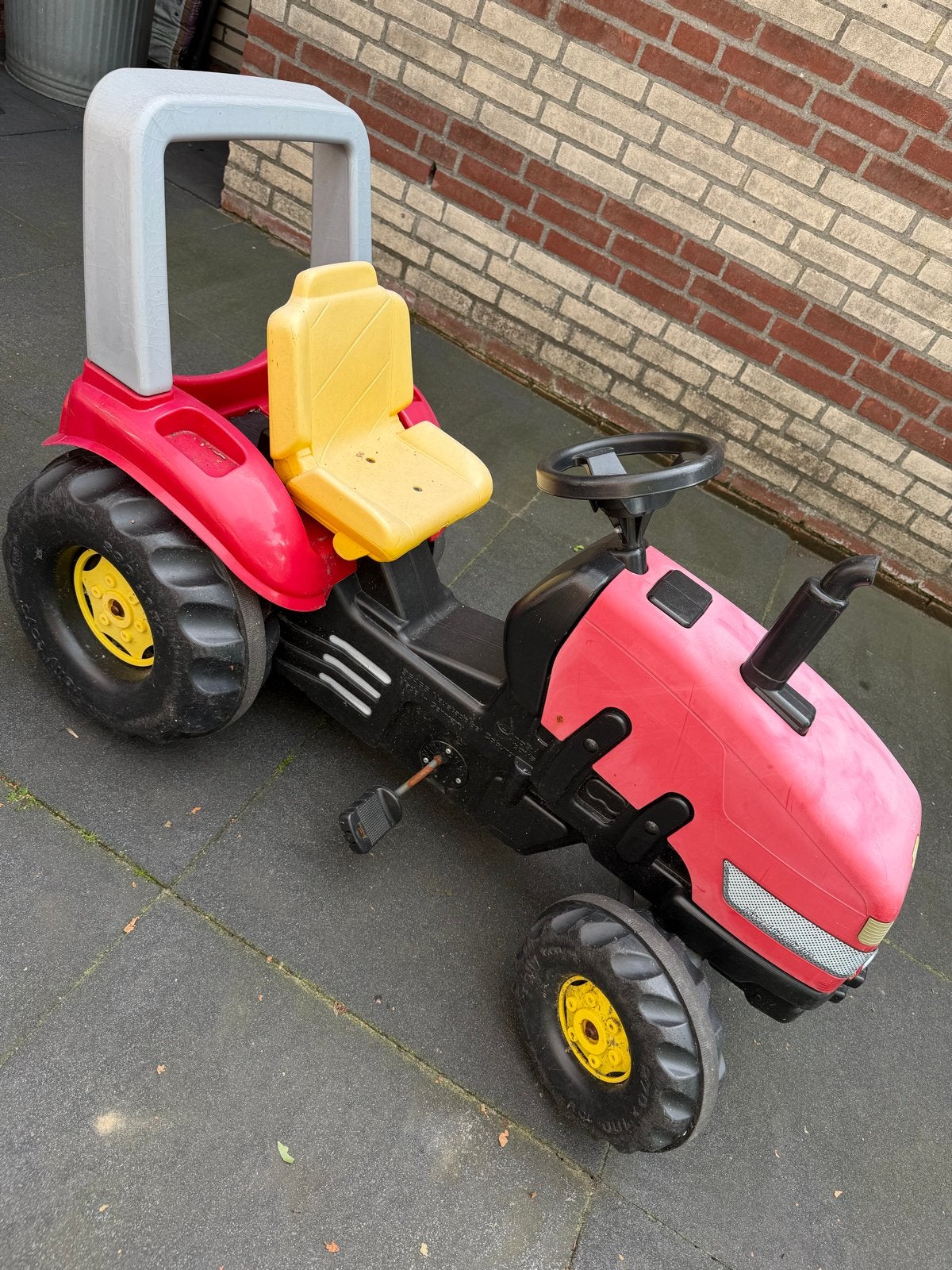Rode traptractor met aanhangerbeugel, Kinderen en Baby's, Ophalen, Gebruikt, Trapvoertuig
