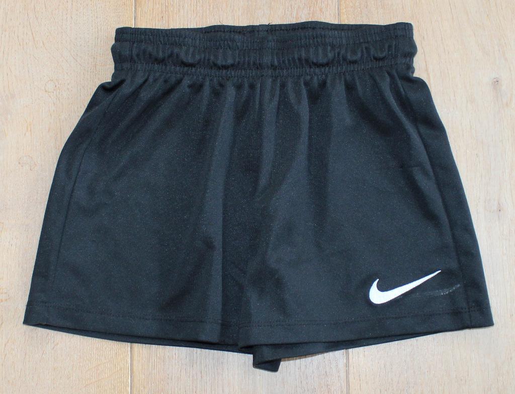 Sportshort van Nike 122-128, Gebruikt, Sport- of Zwemkleding, Ophalen of Verzenden, Nike