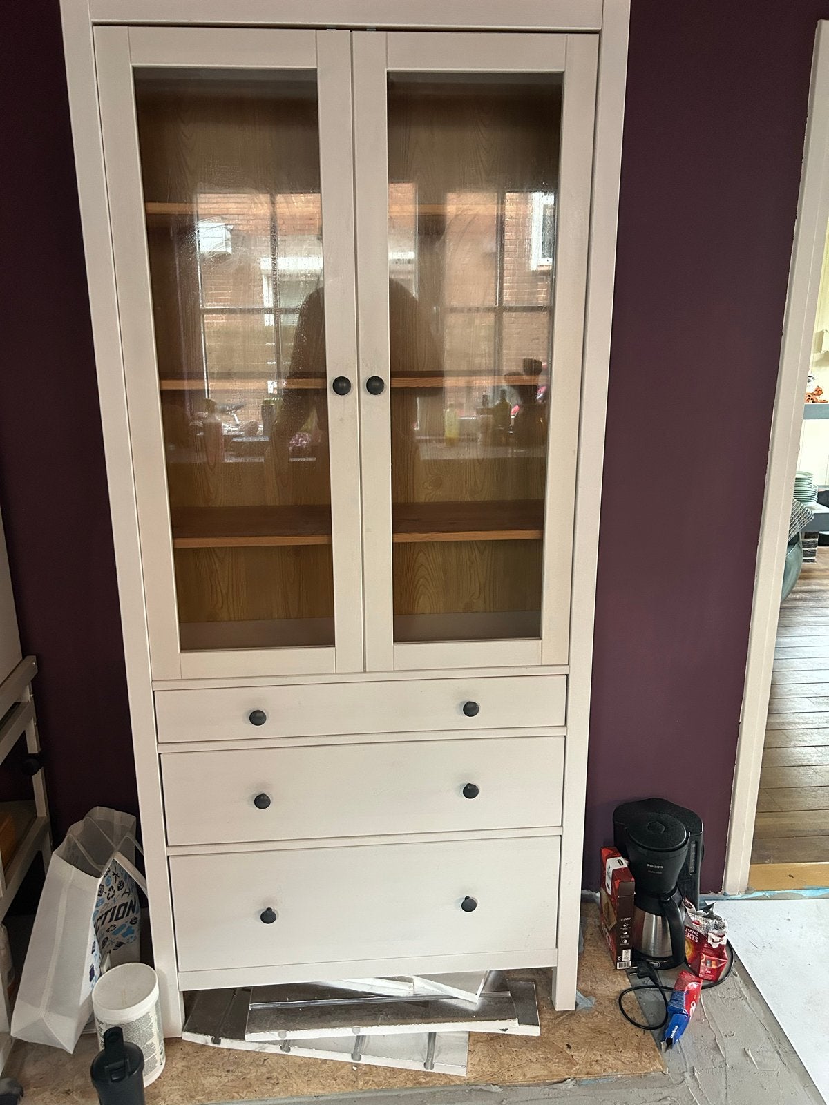 IKEA Hemnes Vitrinekast met 3 lades - Wit gebeitst, Gebruikt, Met lade(s), 150 tot 200 cm, 25 tot 50 cm