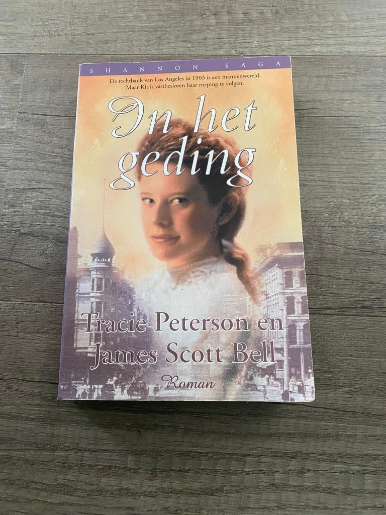 Tracie Peterson - In het geding, Boeken, Ophalen of Verzenden, Gelezen, Tracie Peterson