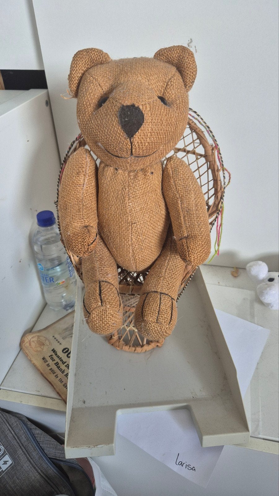 brocantw jute beer op stoel, Ophalen