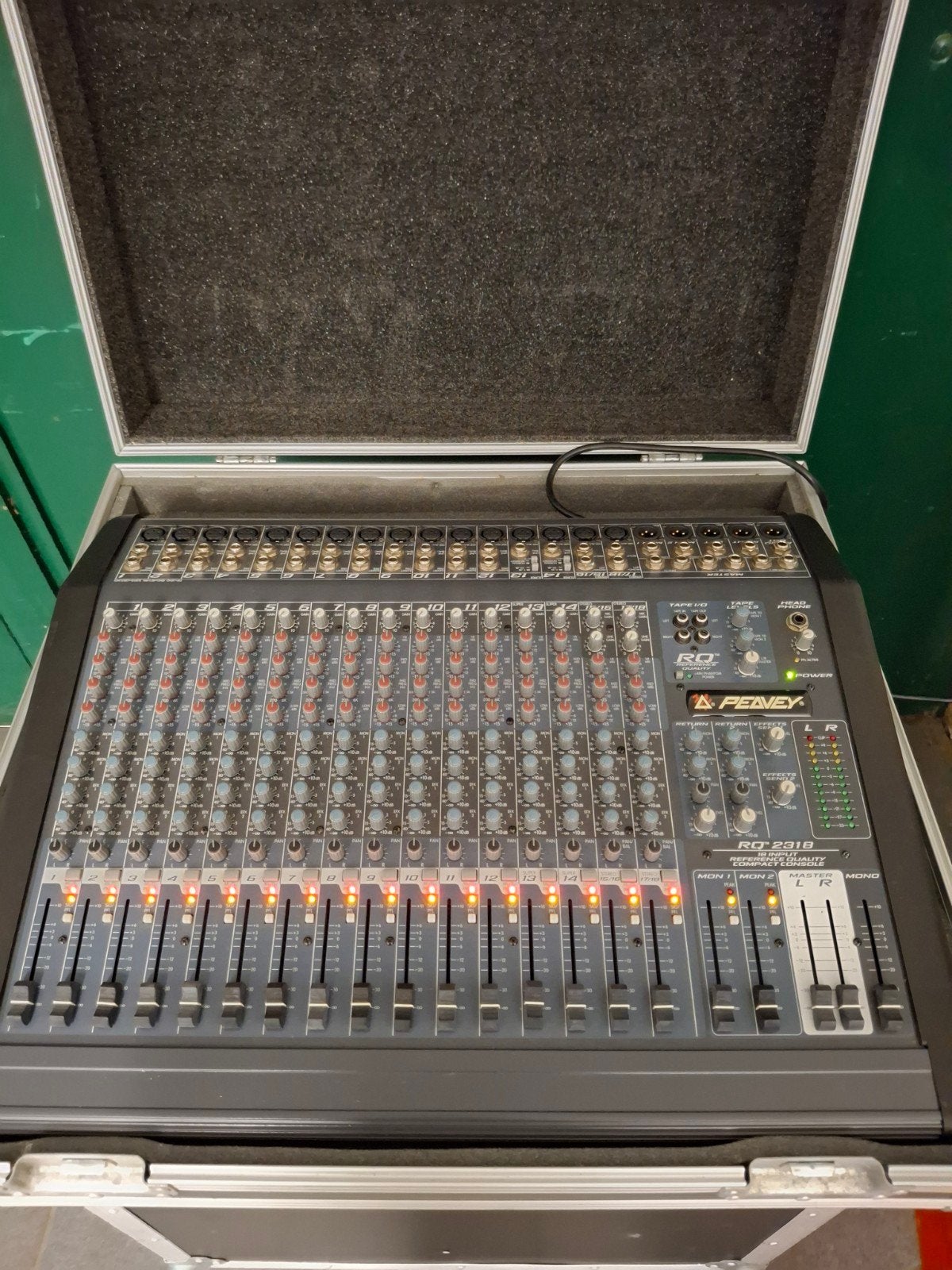 Te koop 1x Peavey   Mengtafel RQ2318, Ophalen, Zo goed als nieuw, 20 kanalen of meer