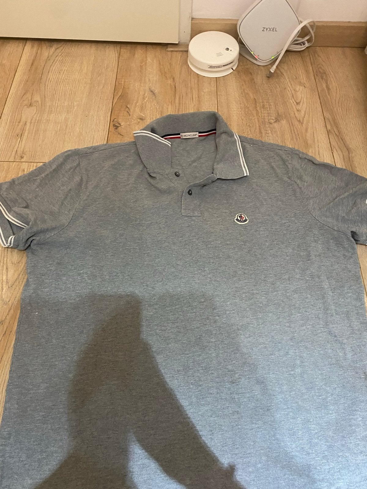 Moncler Polo Shirt Grijs - Maat XXL, Kleding | Heren, Ophalen of Verzenden, Zo goed als nieuw, Maat 56/58 (XL), Grijs