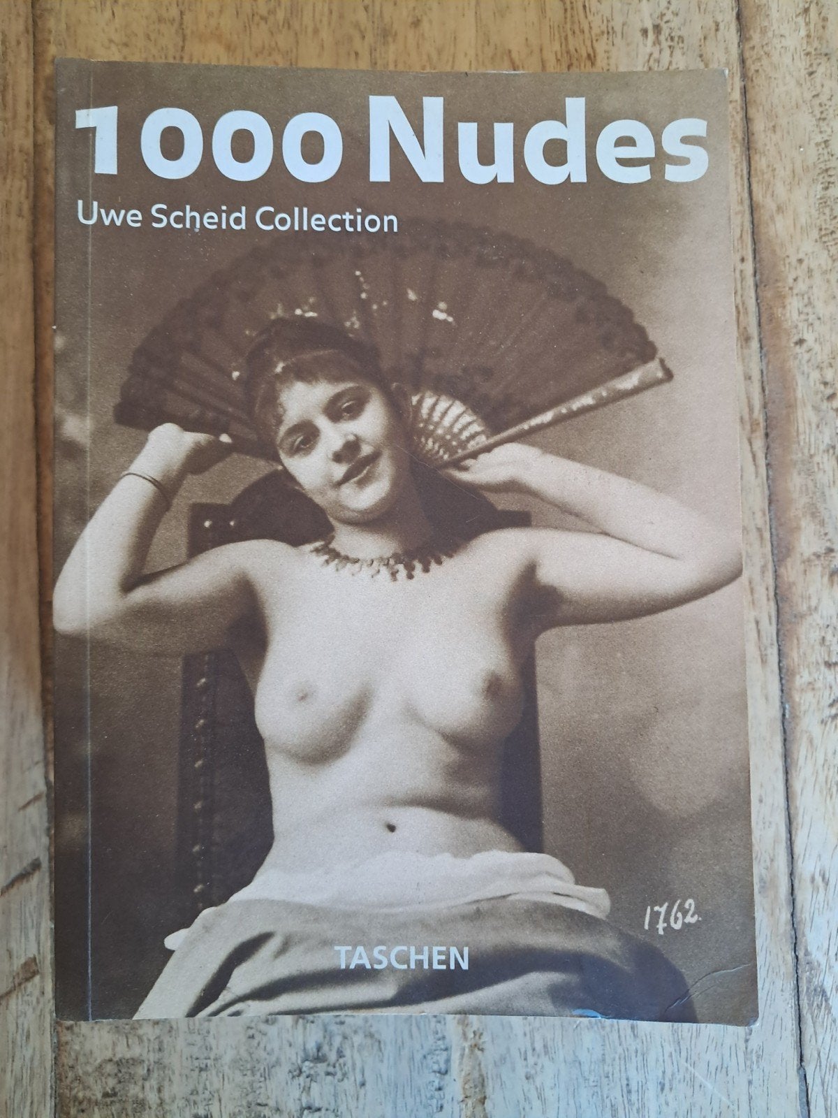 1000 Nudes Uwe Scheid Collection - Fotoboek Taschen, Boeken, Ophalen of Verzenden, Gelezen, Fotografie algemeen, Uwe Scheid Collection