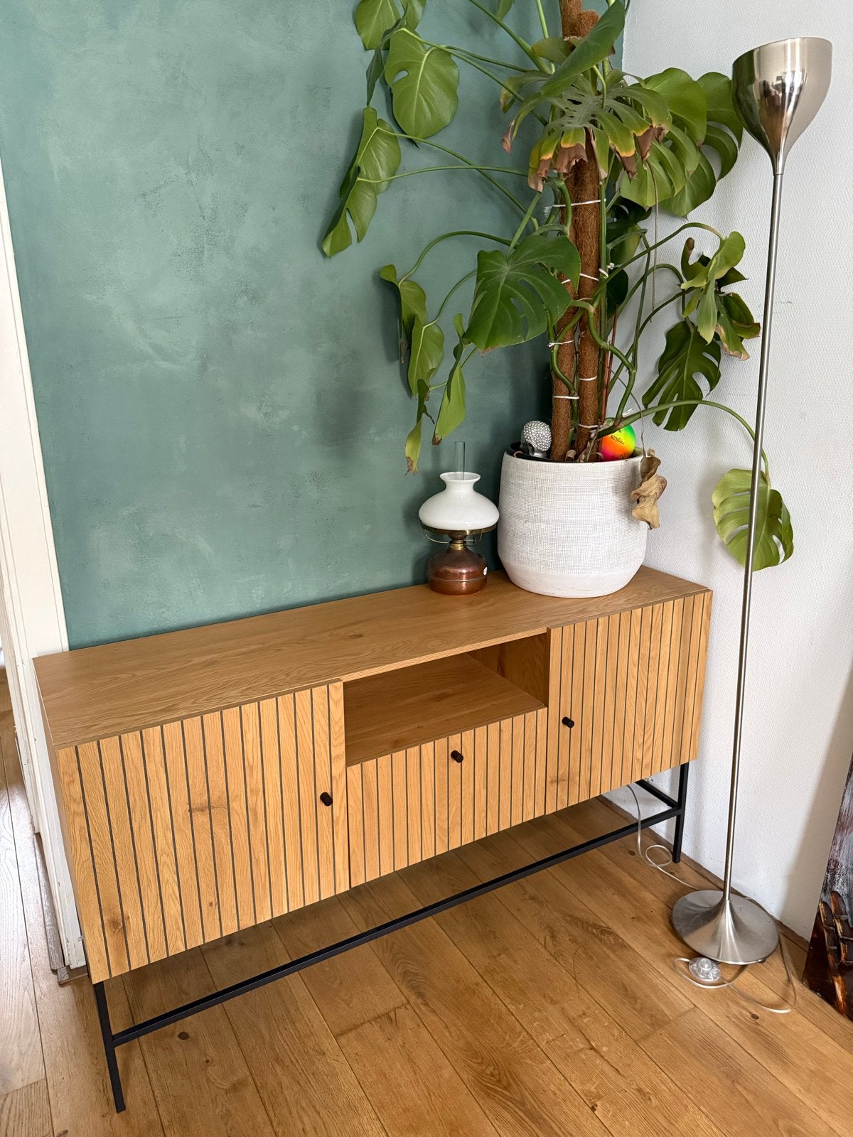 Dressoir Hemdrup - Stijlvol en Functioneel, Huis en Inrichting, Ophalen, 100 tot 150 cm, Eikenhout, Met lade(s)