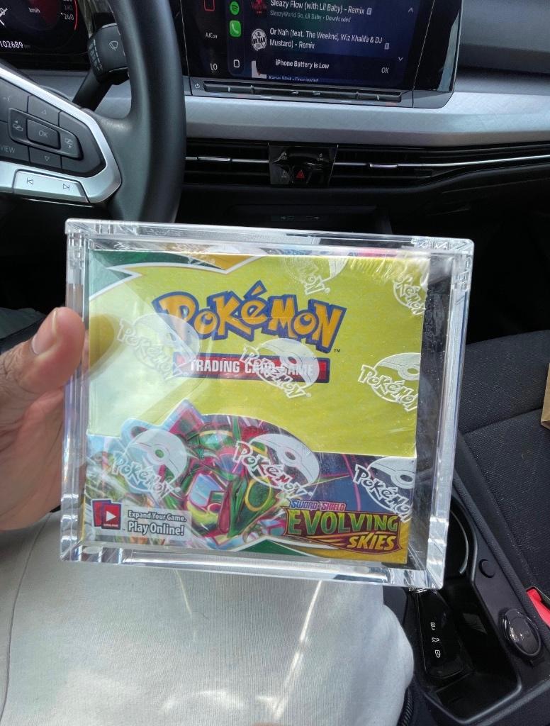 Pristine MINT FIRST PRINT Pokémon Evolving Skies Booster BOX, Ophalen of Verzenden, Nieuw, Boosterbox, Foil
