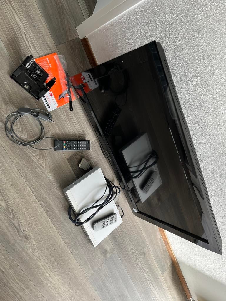 TV incl ophangsysteem, google play, dvd speler, Audio, Tv en Foto, Televisies, Ophalen, Zo goed als nieuw, 50 Hz, Overige merken