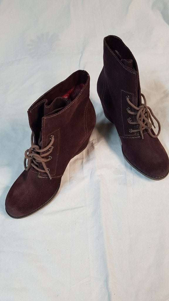 Tamaris aubergine suède enkellaarsjes met sleehak - Maat 39, Tamaris, Overige kleuren, Lage of Enkellaarzen, Onbekend