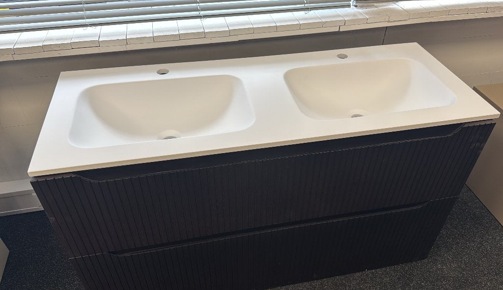 Badkamer meubel eiken zwart  met wastafel 120 cm, Huis en Inrichting, Badkamer | Badkamermeubels, Ophalen, 50 tot 100 cm, Zo goed als nieuw