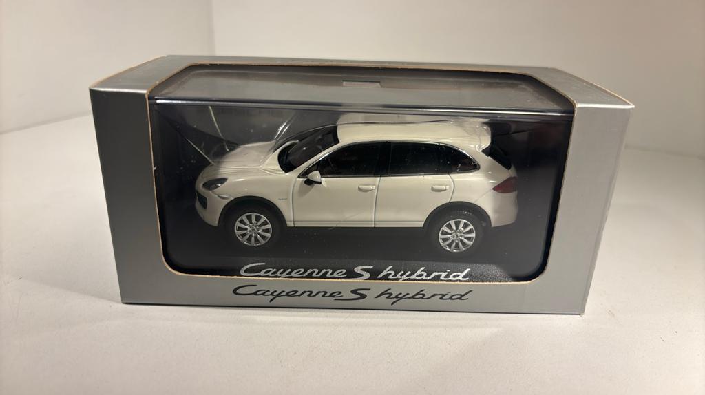 Porsche cayenne s hybrid white minichamps 1.43, Auto, Ophalen of Verzenden, MiniChamps, A