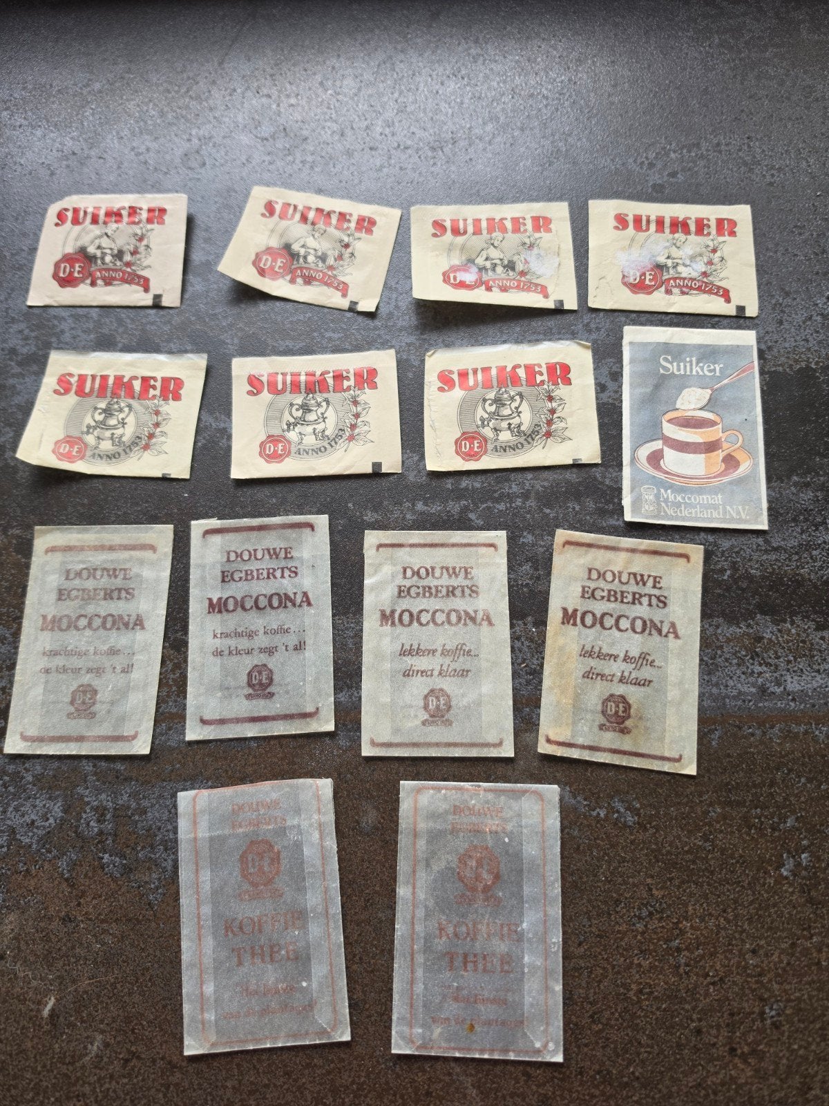 14 Vintage Douwe Egberts en Moccona suikerzakjes en theezakj, Ophalen of Verzenden, Gebruikt