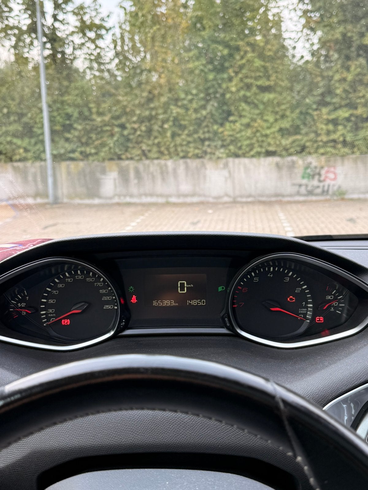 Foto 13 van Peugeot 308 1.2E-THP 81/110 5-D 2016 Grijs CARPLAY PANO