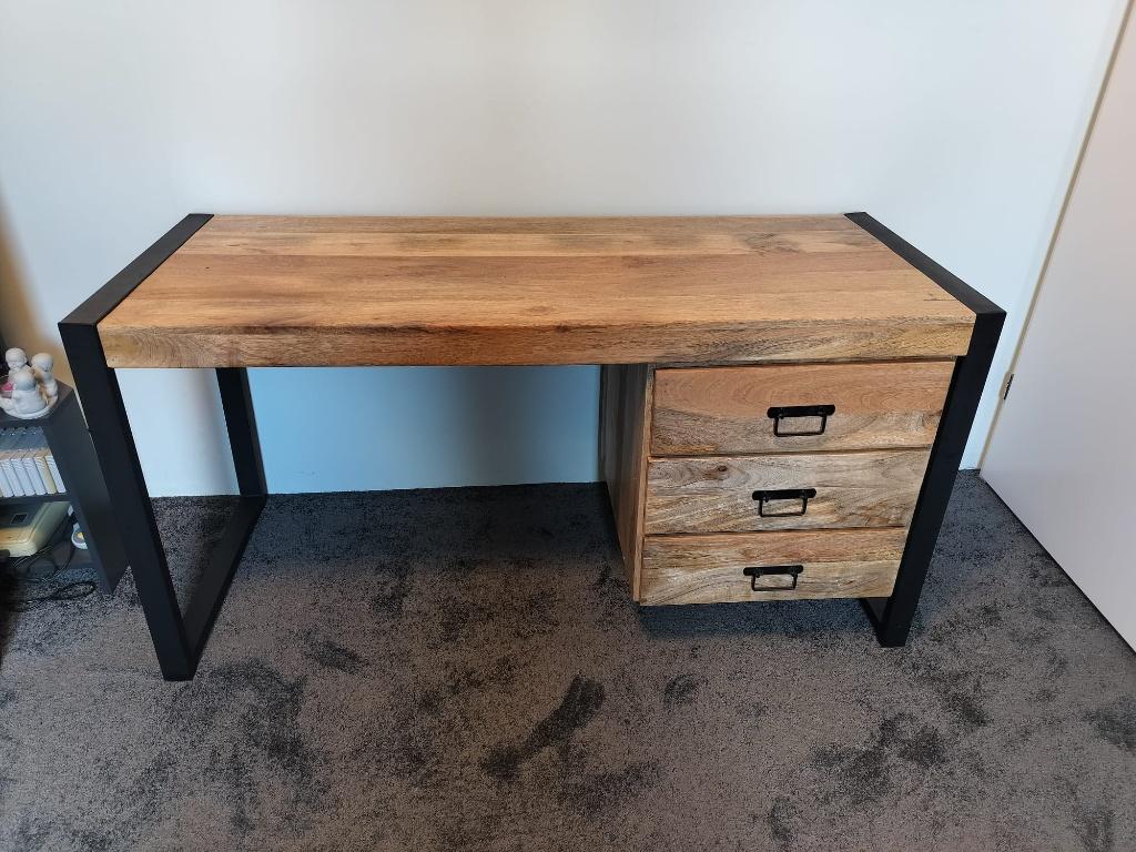 Bureau Mangohout industrieel, Huis en Inrichting, Bureaus, Ophalen, Hout, Bruin, Zo goed als nieuw