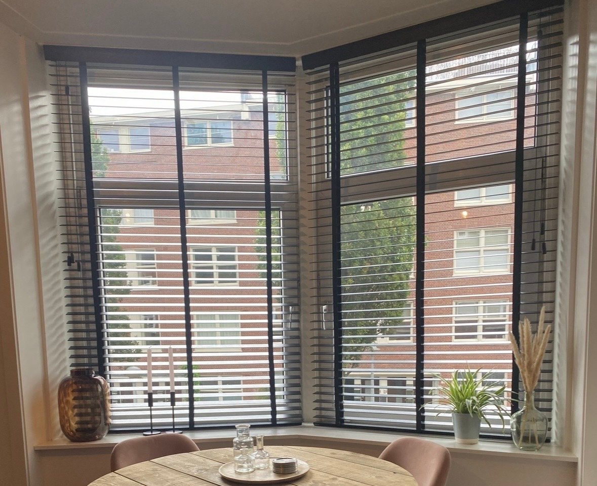 Zwarte houten jaloezieën - 2x 120x190cm, 1x 135x190cm, Huis en Inrichting, Stoffering | Gordijnen en Lamellen, Ophalen, Jaloezie