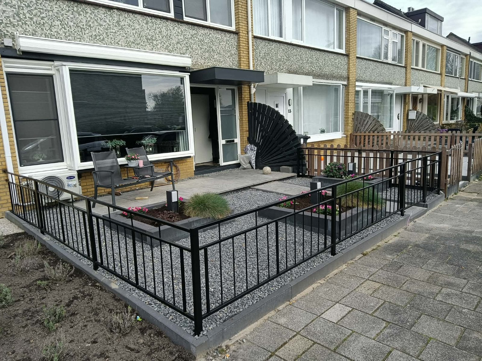 Fabricage en installatie van metalen hekken en balustrades., Tuin en Terras, Ophalen of Verzenden, IJzer, Sierhekwerk