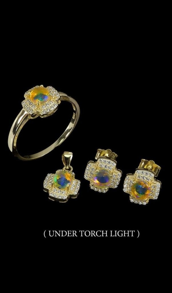 Verguld hanger oorbellen ring mt 20mm Ethiopische vuur opaal, 20 of groter, Verzenden, Nieuw, Met edelsteen