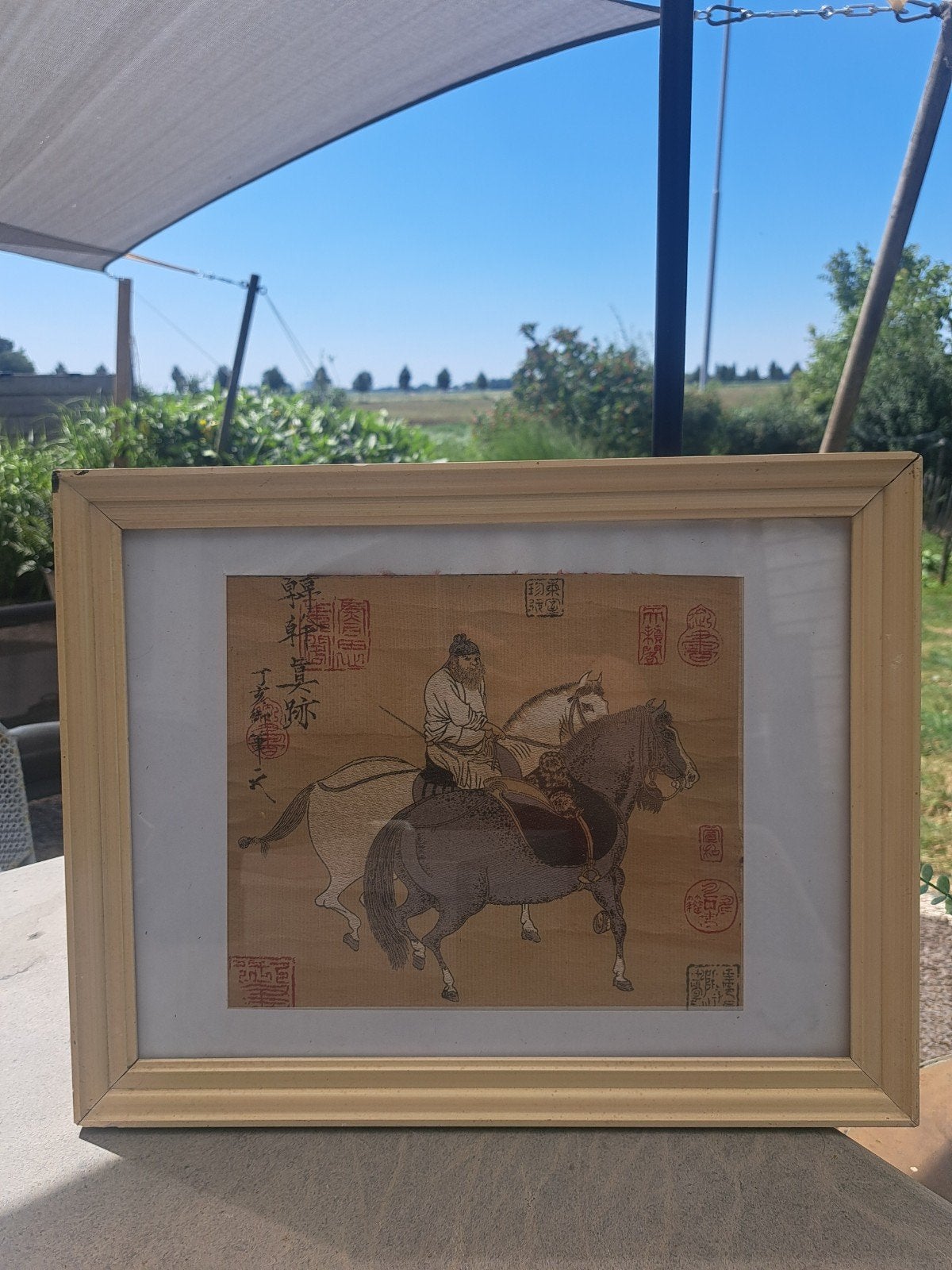 Chinees stoffen schilderij met ruiter en paarden, Antiek en Kunst, Verzenden, China, Ingelijst, Schilderij