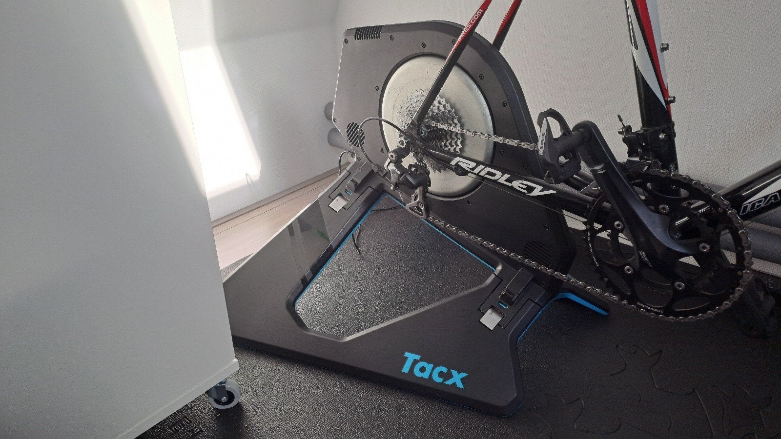 Tacx Neo 2T Smart Trainer - Zo goed als nieuw, Fietsen en Brommers, Fietsonderdelen, Ophalen, Elektrische fiets, Overige typen