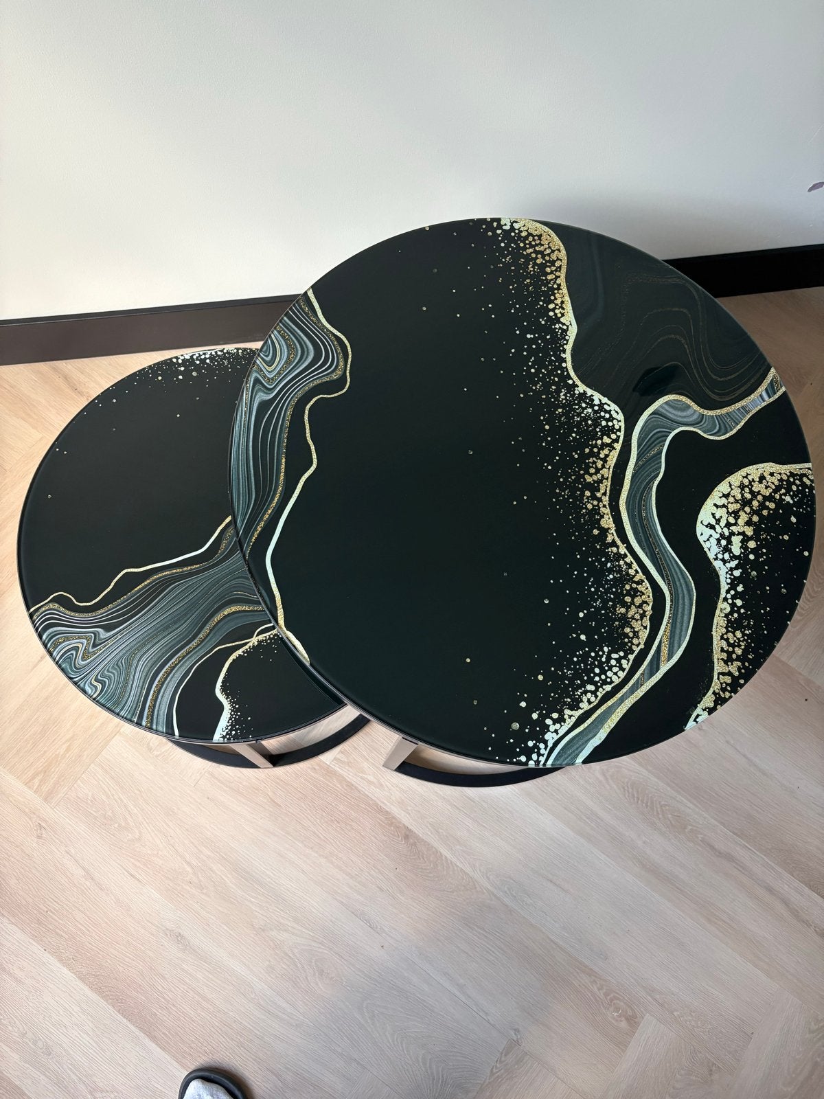 Foto 2 van Salontafel set van 2, zwart met goud/zilver marmerlook