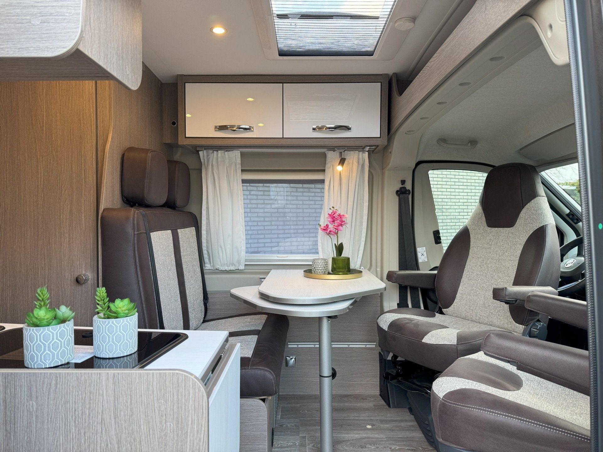 Pössl 2Win Plus 600 D-line 140 pk AUTOMAAT 9-Traps Euro6 Fi, Automaat, Buscamper of Camperbus, Verwarmde buitenspiegels, Pössl