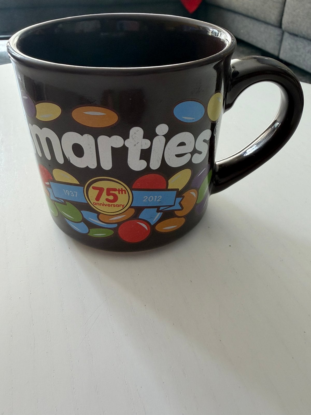 Smarties 75th Anniversary jubileum mok 1937–2012 vintage”., Ophalen of Verzenden, Zo goed als nieuw, Overige stijlen, Kop(pen) en/of Schotel(s)