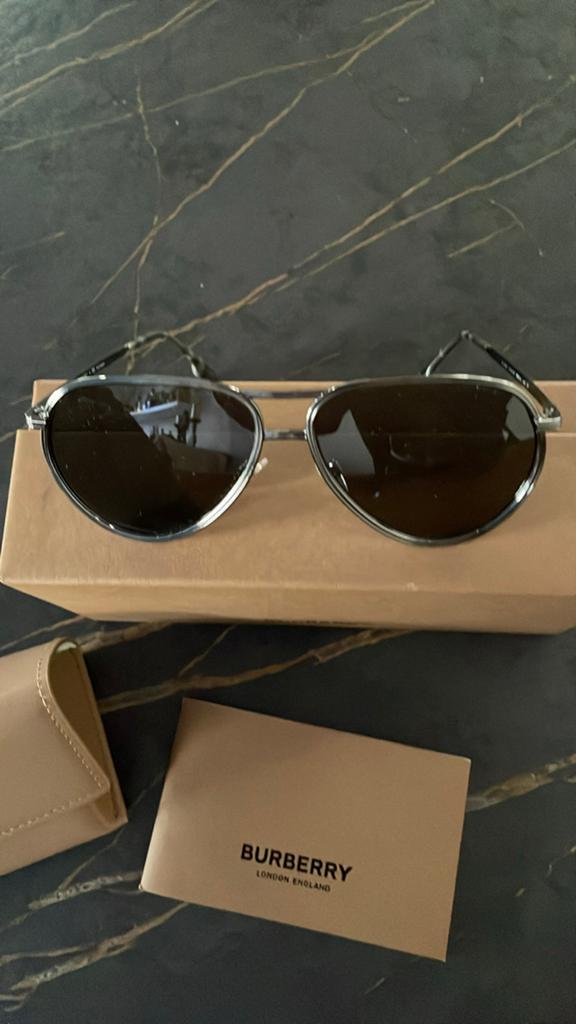 Burberry Zonnebril met etui en doos - Nog nieuw, Overige merken, Zonnebril, Zwart, Nieuw