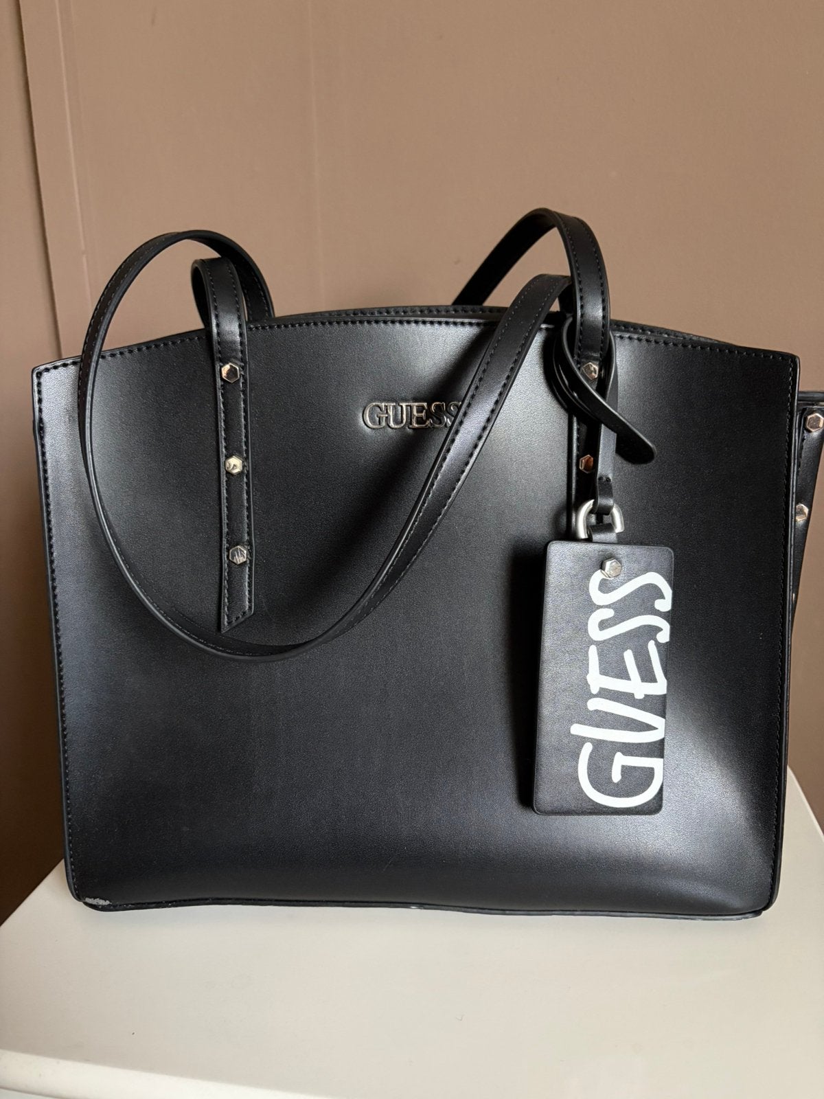Guess handtas zwart met studs, Verzenden, Gebruikt, Zwart, Handtas