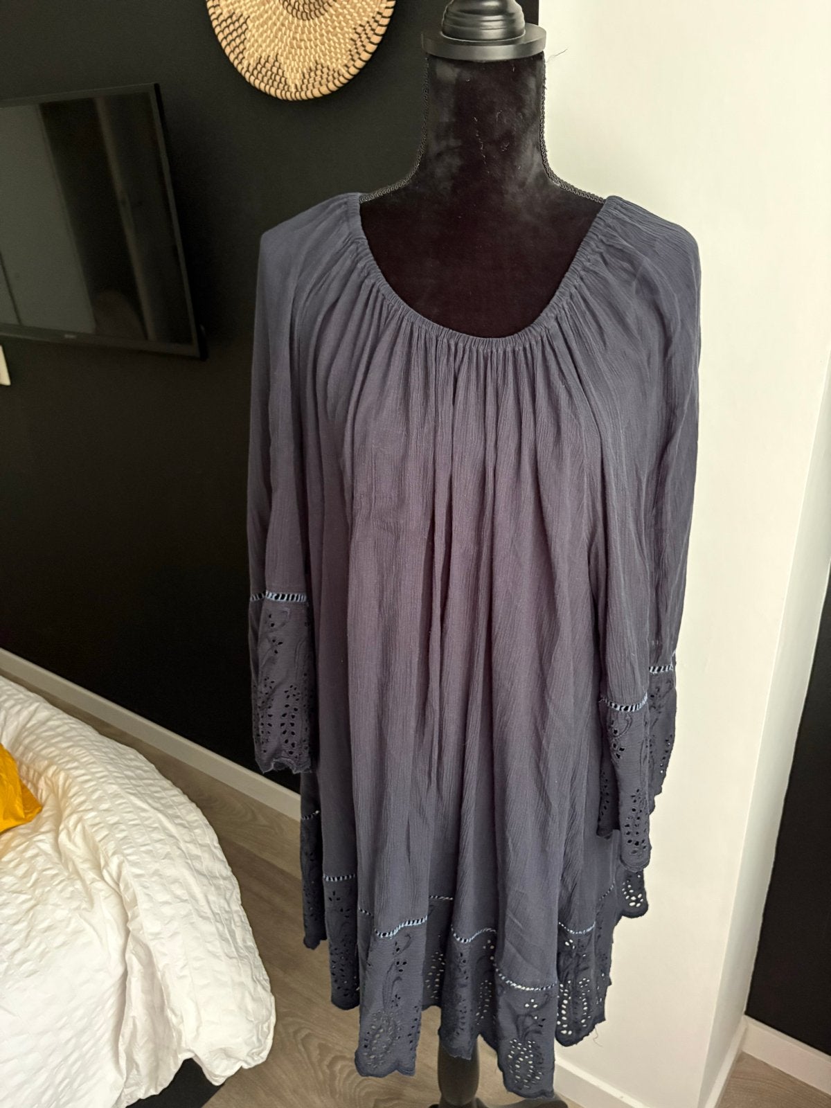 Donkerblauwe jurk met broderie - Maat 46/48 (XL), Blauw, Maat 46/48 (XL) of groter, Ophalen of Verzenden, Zo goed als nieuw