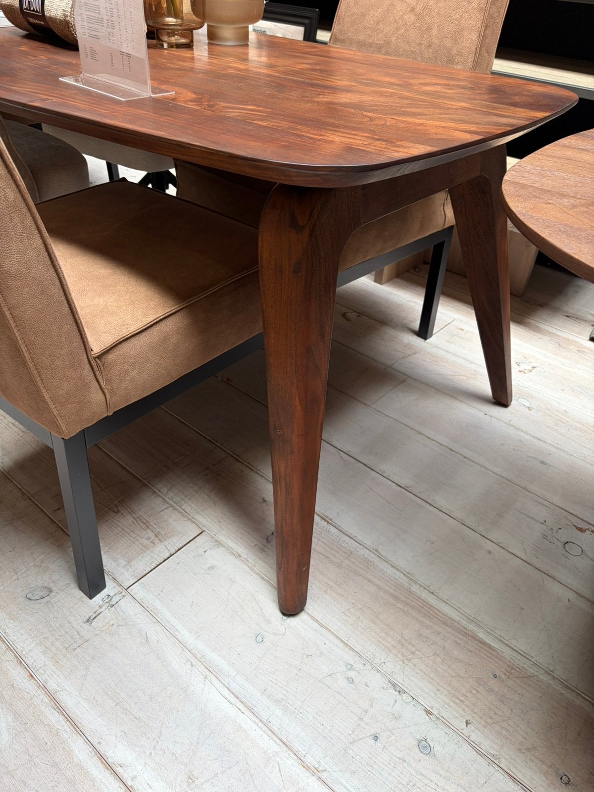 Foto 2 van Massieve Acaciahouten Eettafels – Meerdere  Vormen! €795,-