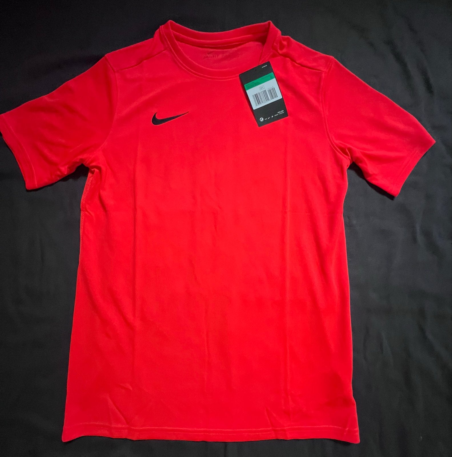 Nieuw Nike Rood Sportshirt - Maat XL Jeugd, Kinderen en Baby's, Kinderkleding | Maat 170, Ophalen of Verzenden, Nieuw, Jongen of Meisje