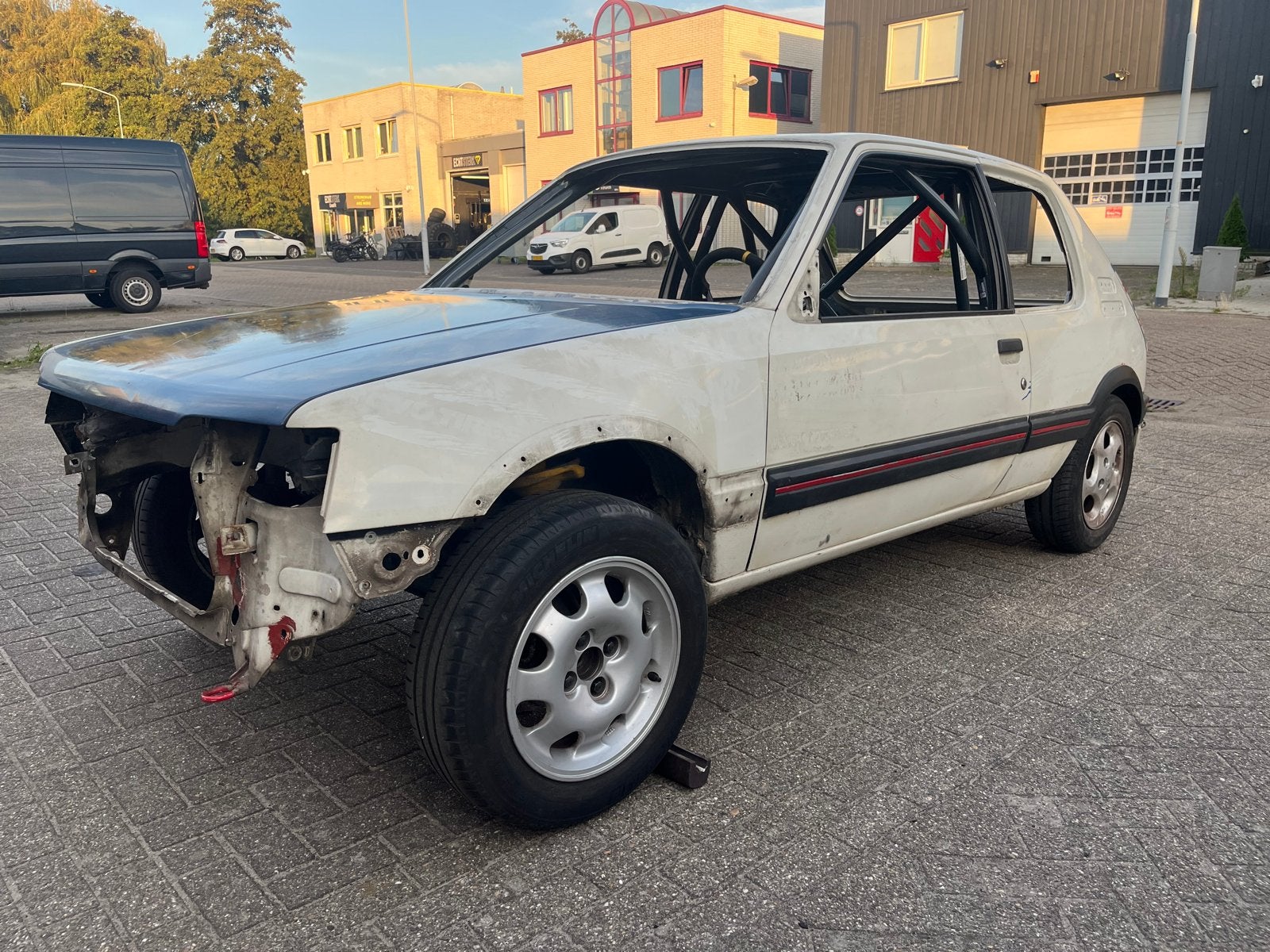 Peugeot 205 GTI 1.9 met rolkooi en veel reserve onderdelen, Auto diversen, Ophalen, Gebruikt
