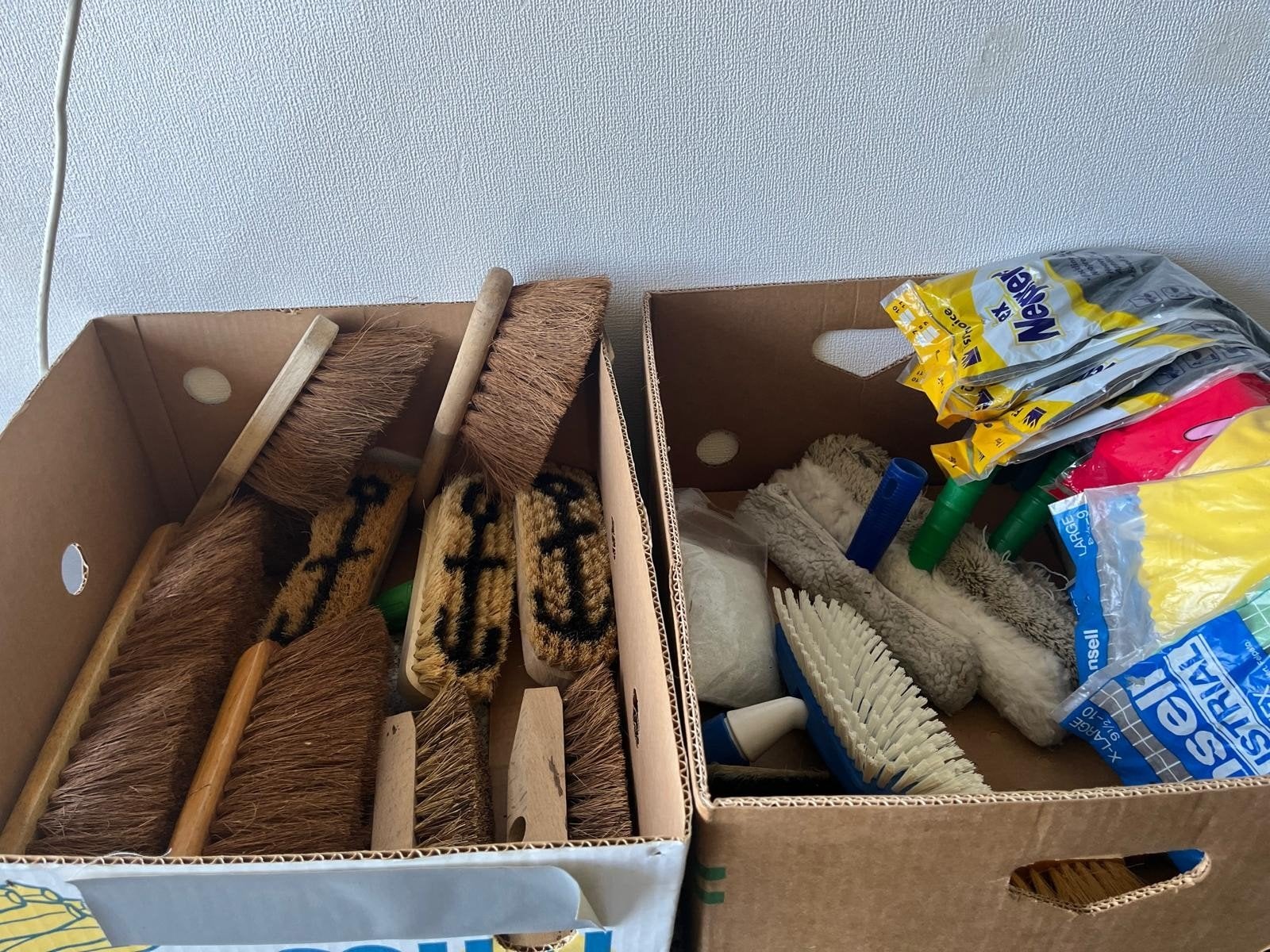 Diverse borstels en huishoudhandschoenen, Ophalen of Verzenden, Bezem of Borstel
