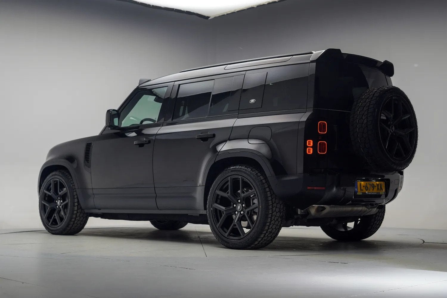 Land Rover Defender 2.0 P400e 110 X-Dynamic HSE [ Panorama M, 404 pk, Gebruikt, 4 cilinders, 3000 kg