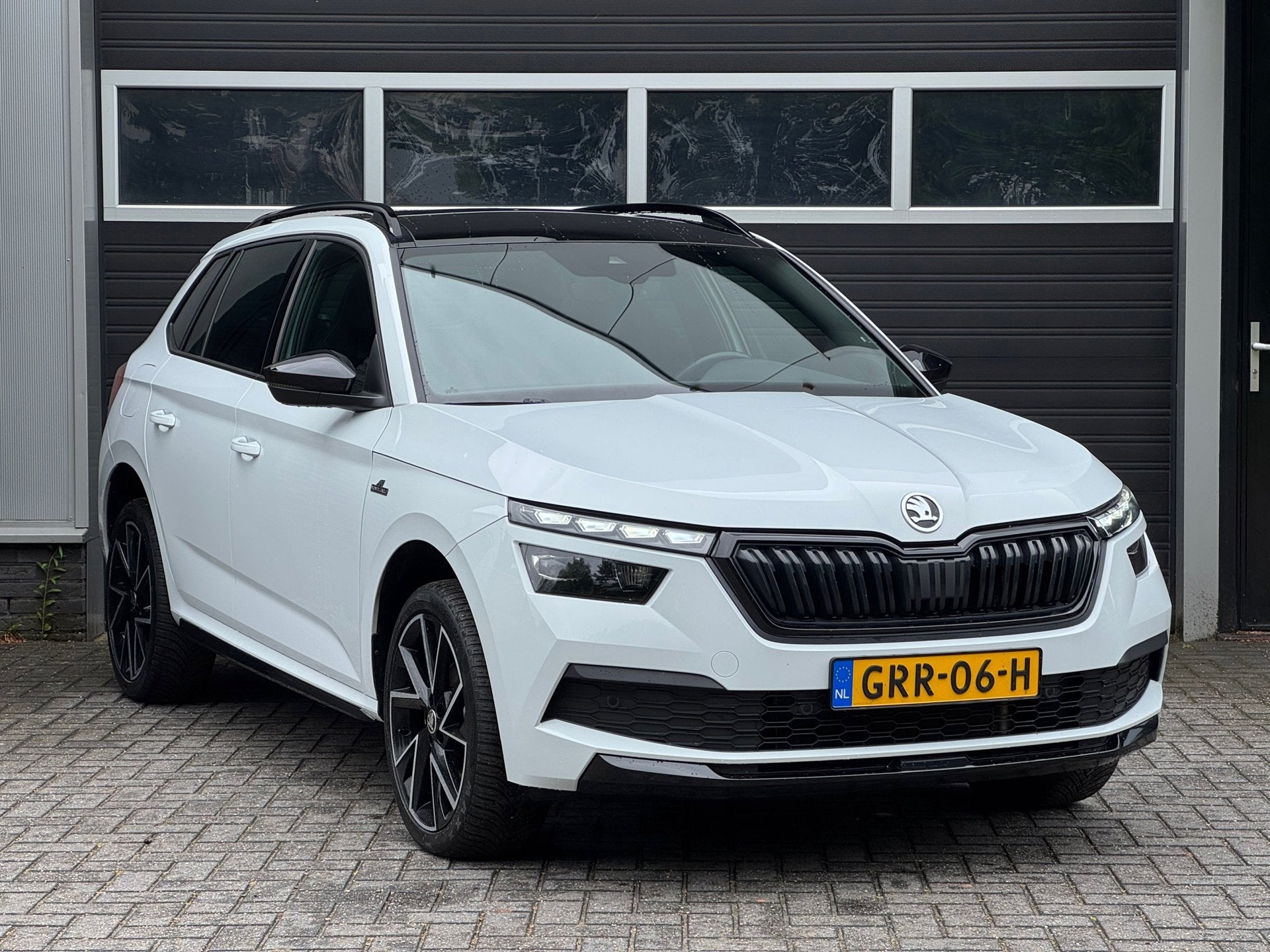 Skoda KAMIQ 1.5 TSI ACT Monte Carlo Xenon/Led, Pano, Camera,, Auto's, Euro 6, 4 cilinders, 150 pk, Wit