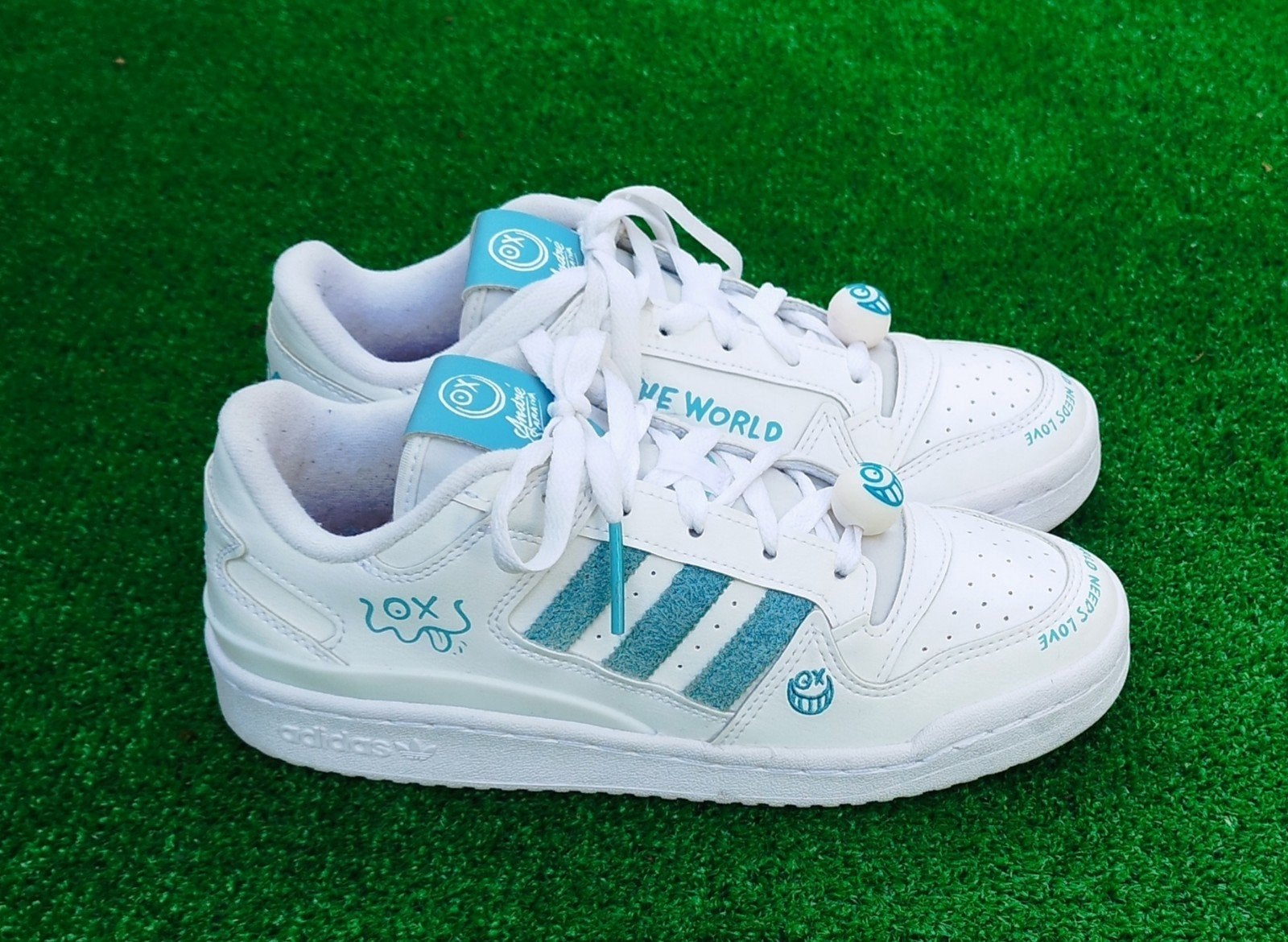 Adidas Forum Low CL J Andre Saraiva 'The World Needs Love', Kleding | Dames, Adidas, Wit, Ophalen of Verzenden, Adidas de
