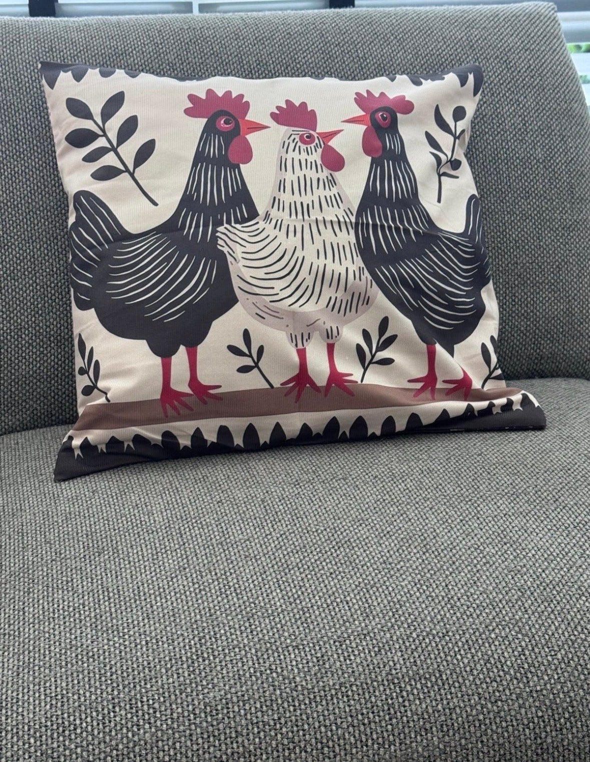Kussenhoes met vrolijke kippenprint - 45x45cm, Meerkleurig, Afneembare hoes, Nieuw, Ophalen of Verzenden