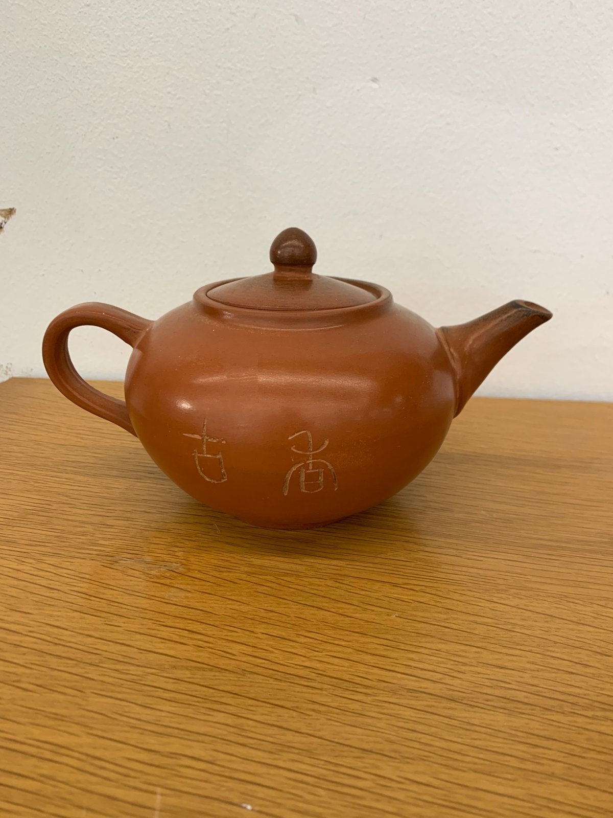 Chinees Yixing theepot van ongeglazuurde paarse zandklei, Ophalen of Verzenden