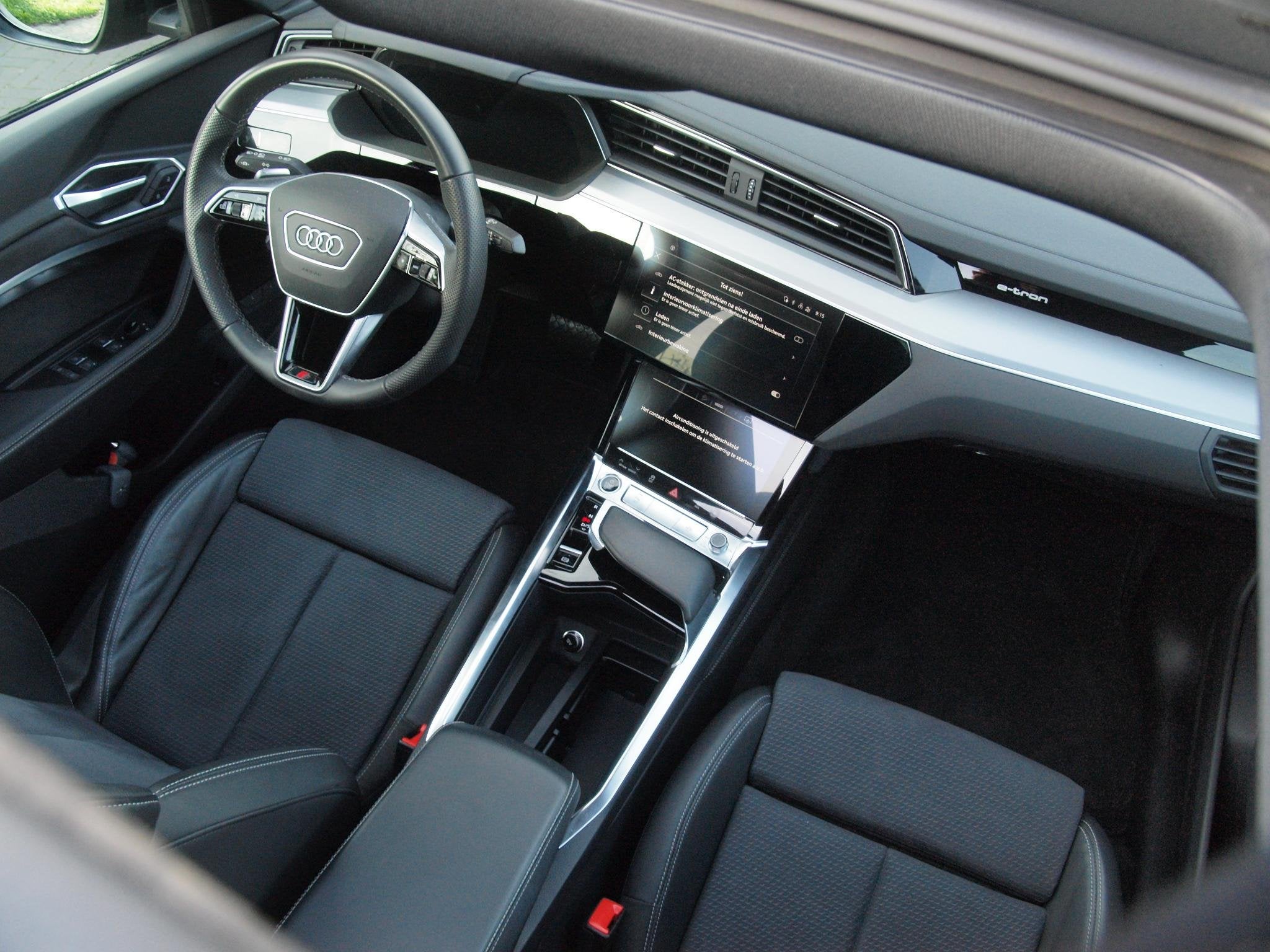 Audi e-tron Sportback 55 quattro S edition 95 kWh | Panorama, Automaat, 131 €/maand, Zwart, 95 kWh