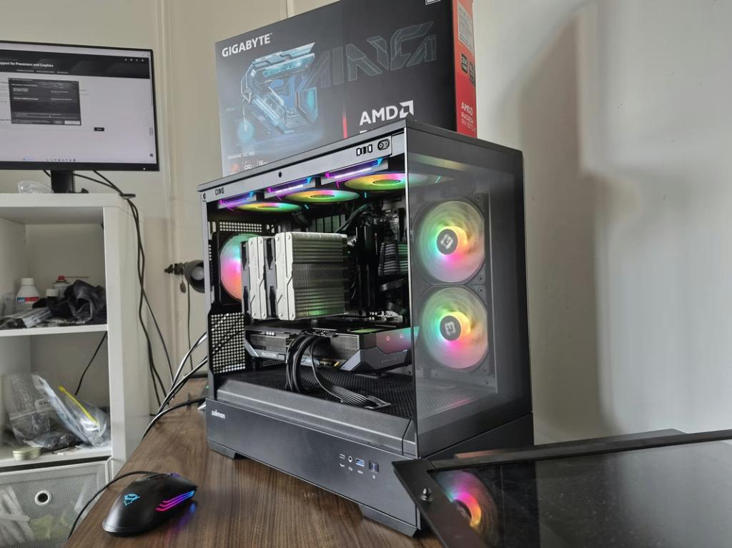 Gaming PC // RX 9070 XT & AMD Ryzen 7 7800X3D //, 7604 HM, 32 GB, Zelf gebouwde pc, Ophalen of Verzenden