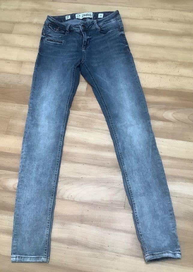 Mooie Zhrill blue jeans maat 29 // zgan, Ophalen of Verzenden, Zo goed als nieuw, Blauw, W28 - W29 (confectie 36)