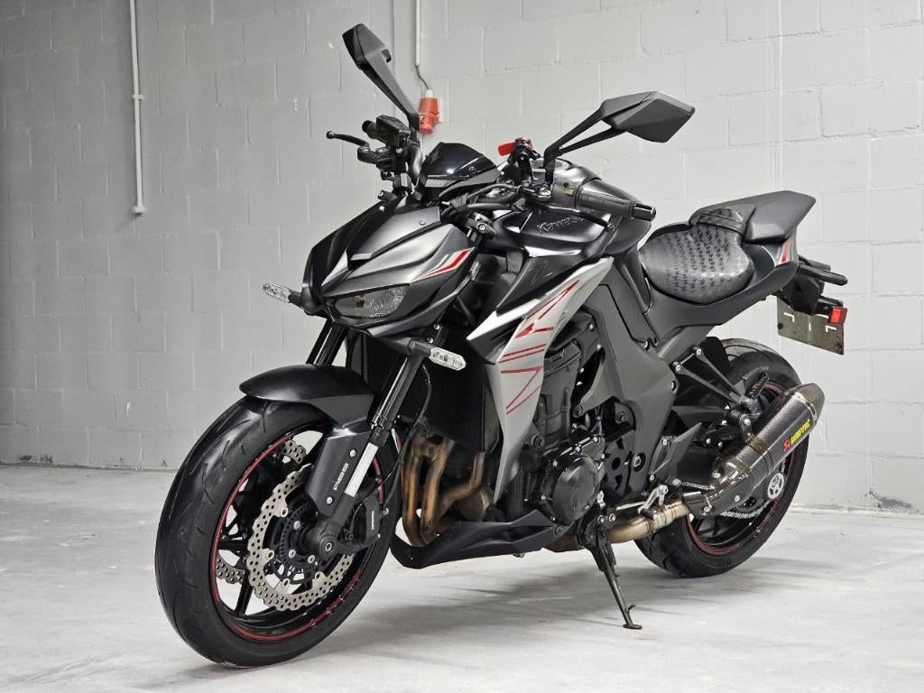 prachtige Kawasaki Z1000 uit 2020 akrapovic uitlaat, Motoren, Occasion, 4 cilinders, Motorrijbewijs A, Particulier