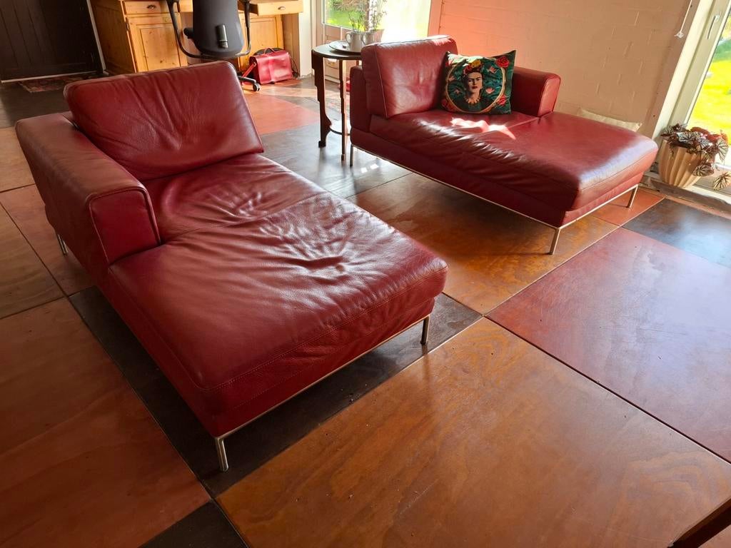 Twee rood leren Ikea lounge banken, Huis en Inrichting, Ophalen