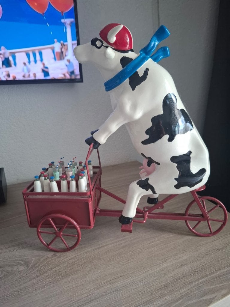 Cow Parade - Lait Triporteur, Antiek en Kunst, Kunst | Designobjecten, Meerkleurig, Beeld, Steen/keramiek, 33 cm